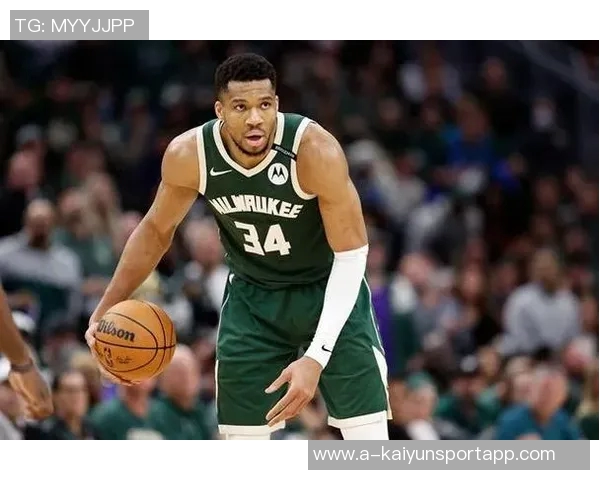 字母哥半场表现抢眼7投5中斩获10分7板3助助球队领先