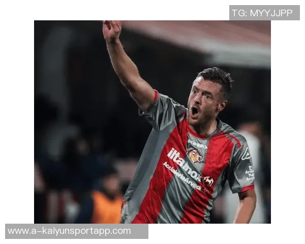 足球专家称瓦尔迪在克雷莫内塞表现出色预计能踢到41岁